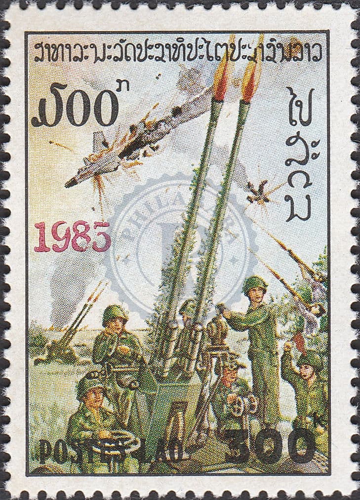 Timbre Laos surcharge 1985 Mi 812 batterie antiaérienne MNH recto